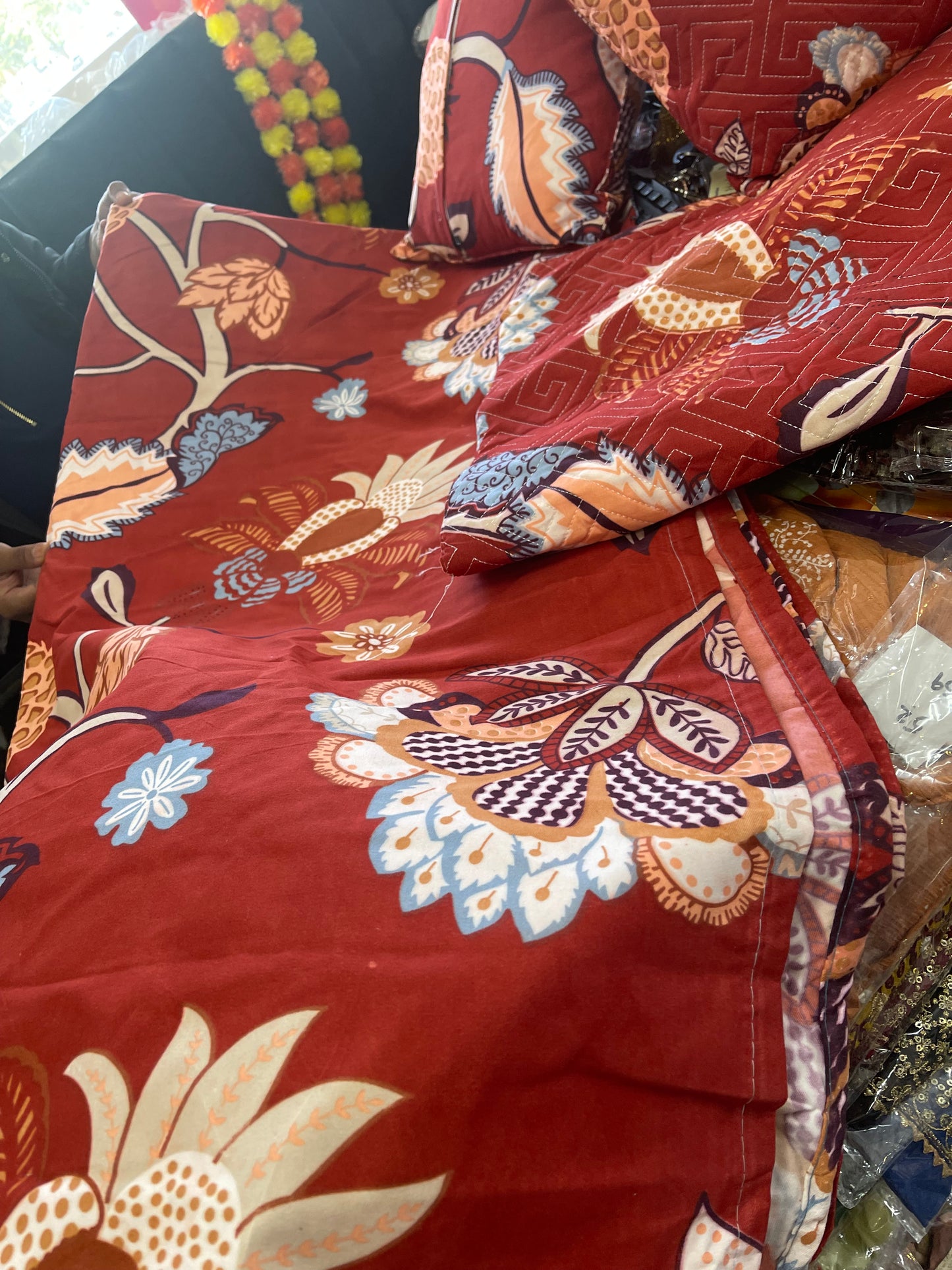 Beautiful designer glacé cotton 5 piece bedsheet set