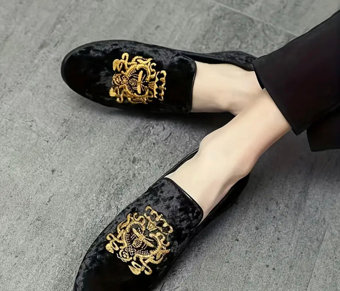 Beautiful designer men indian shoes.