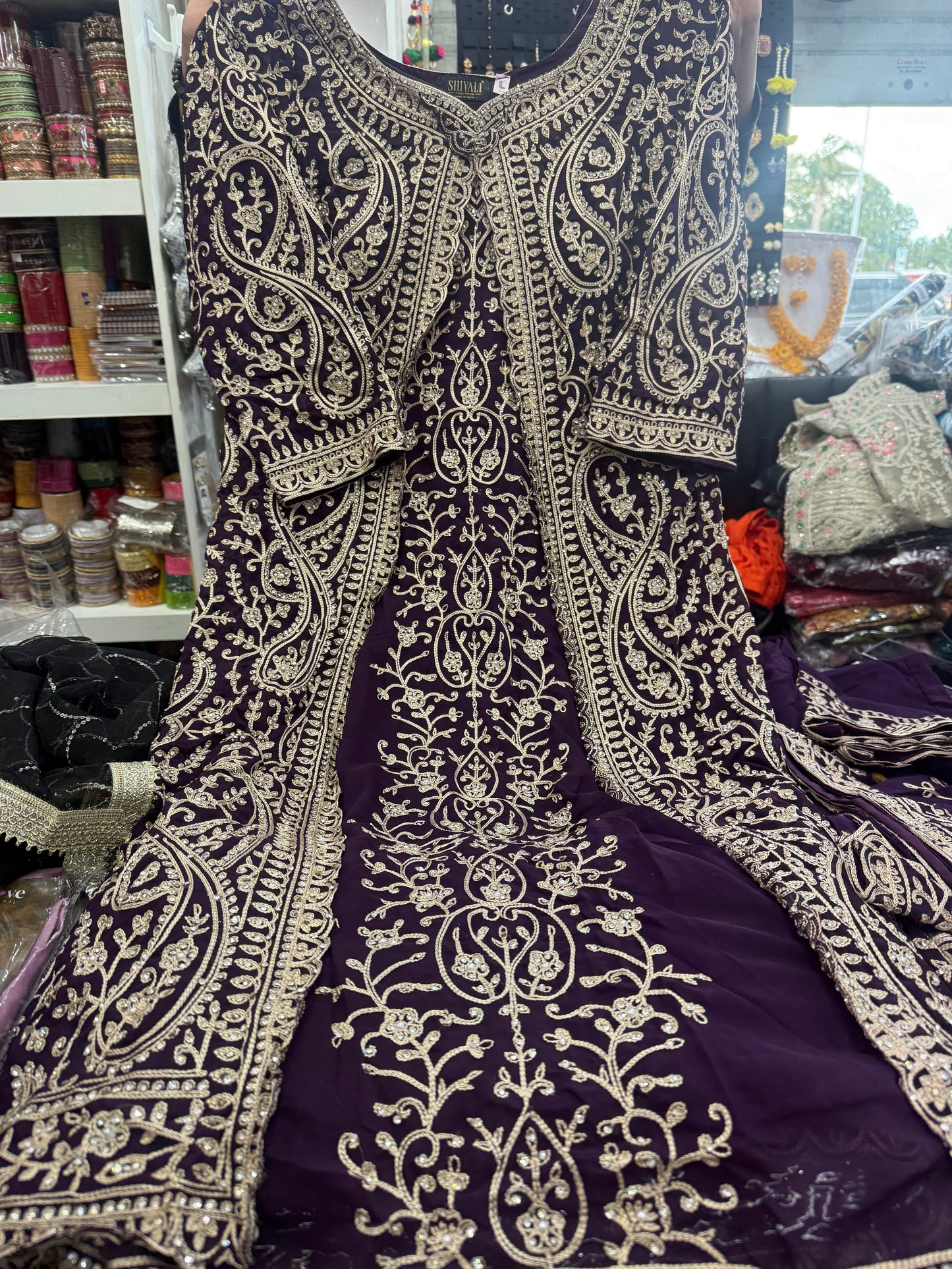 Beautiful designer Pakistan style suit