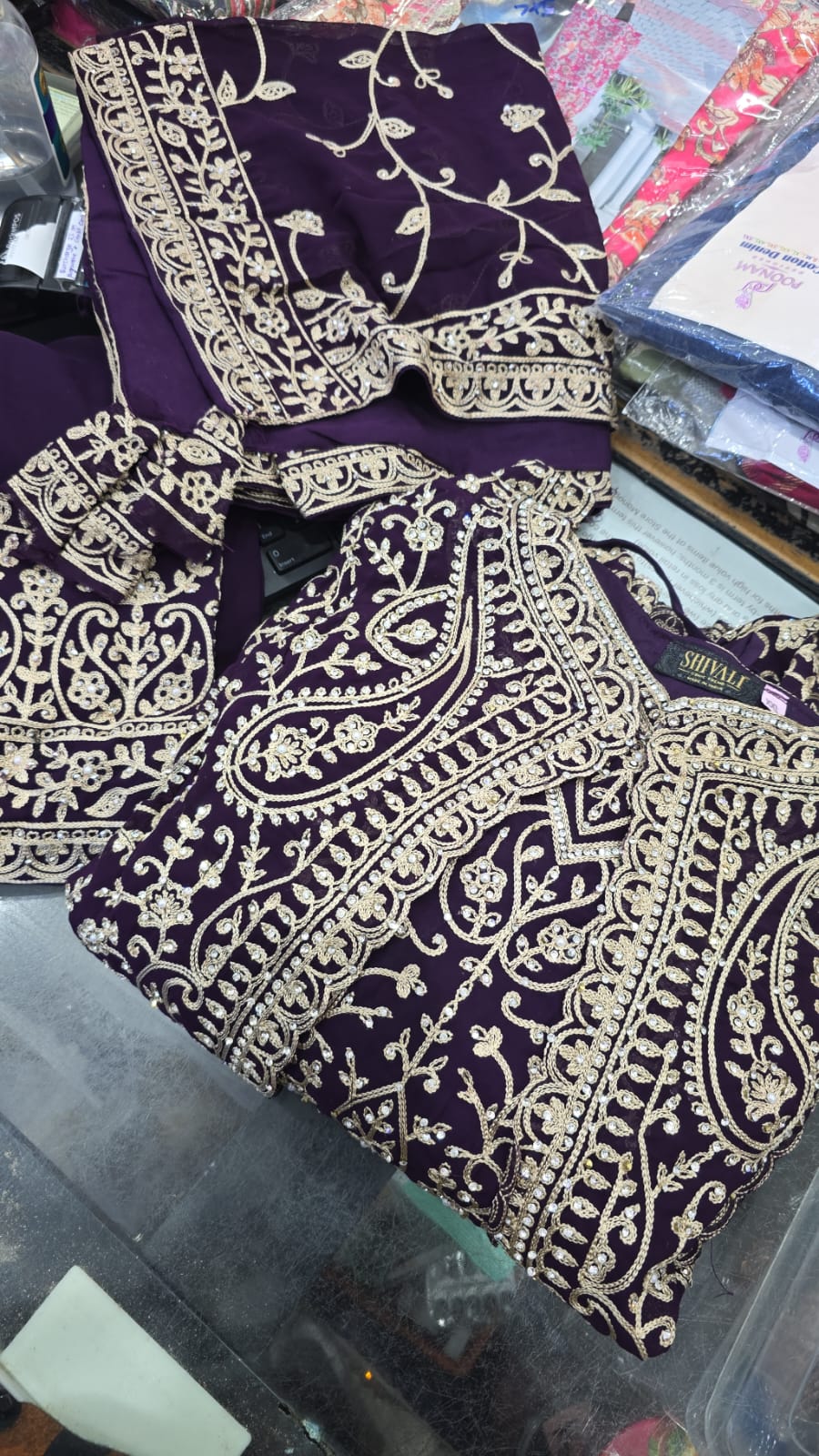 Beautiful designer Pakistan style suit
