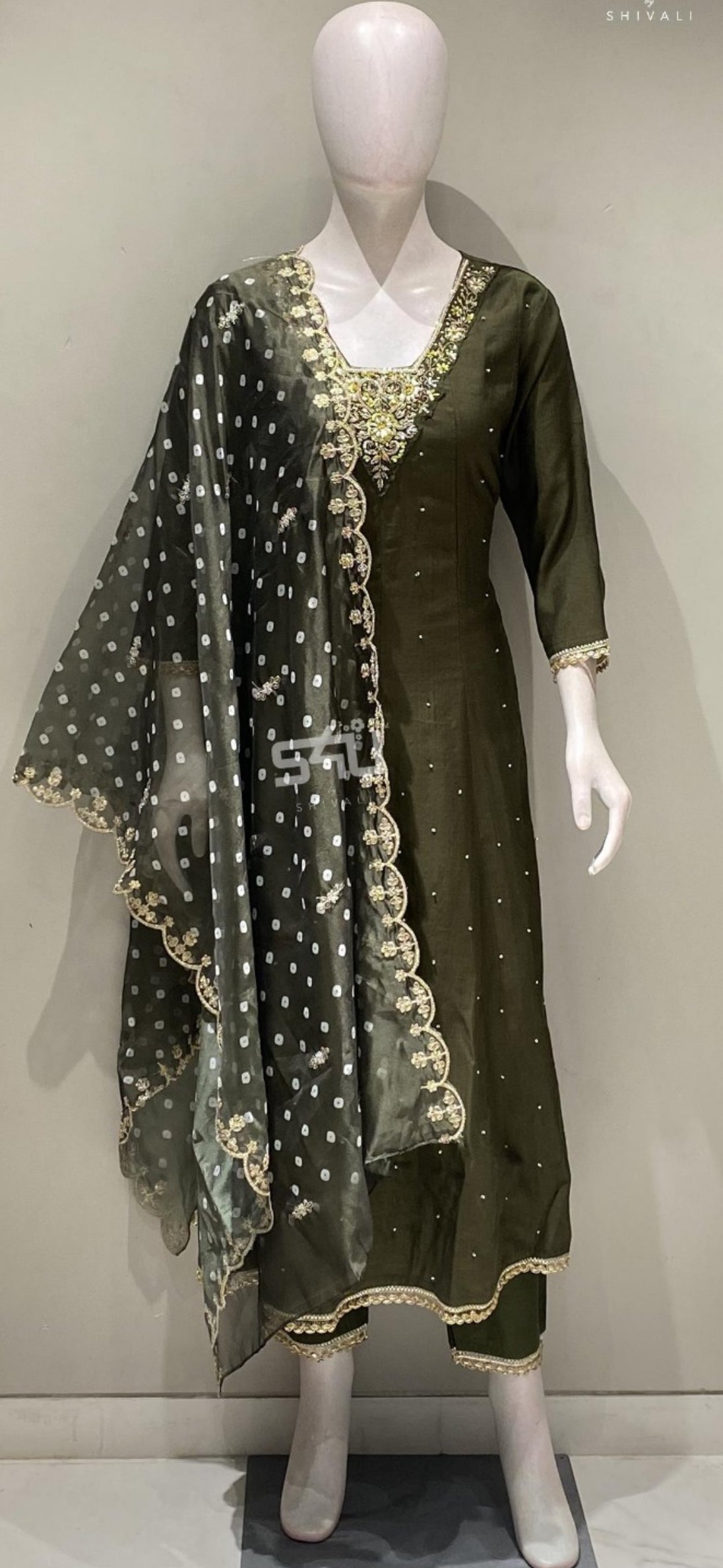 Beautiful designer Pakistani style suit