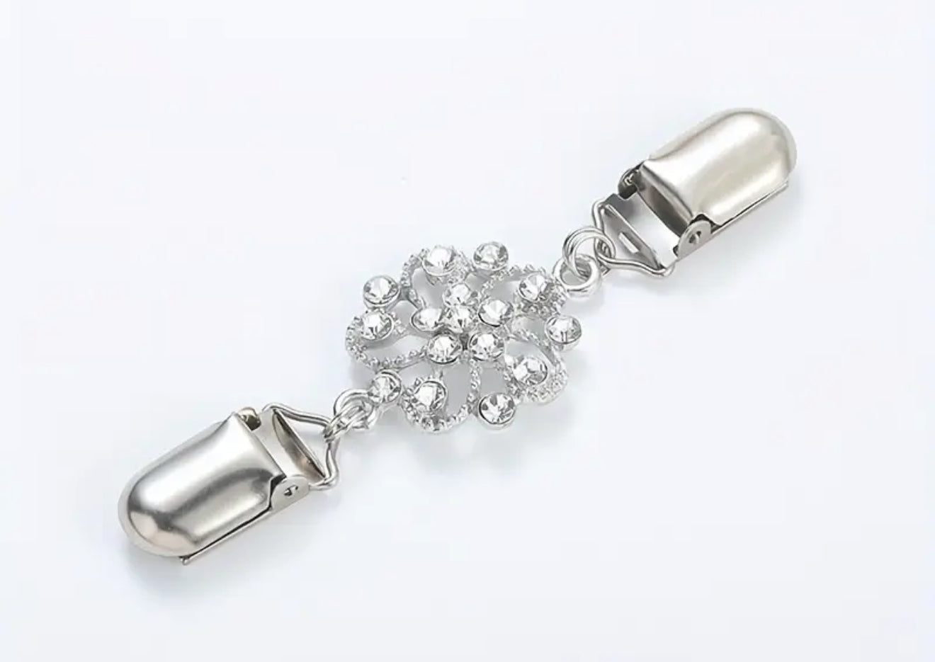 Adjustable brooch for kameez