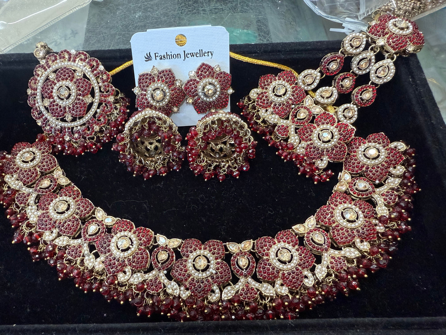 Beautiful designer Pakistani style necklace set with matching earrings bindi & passa