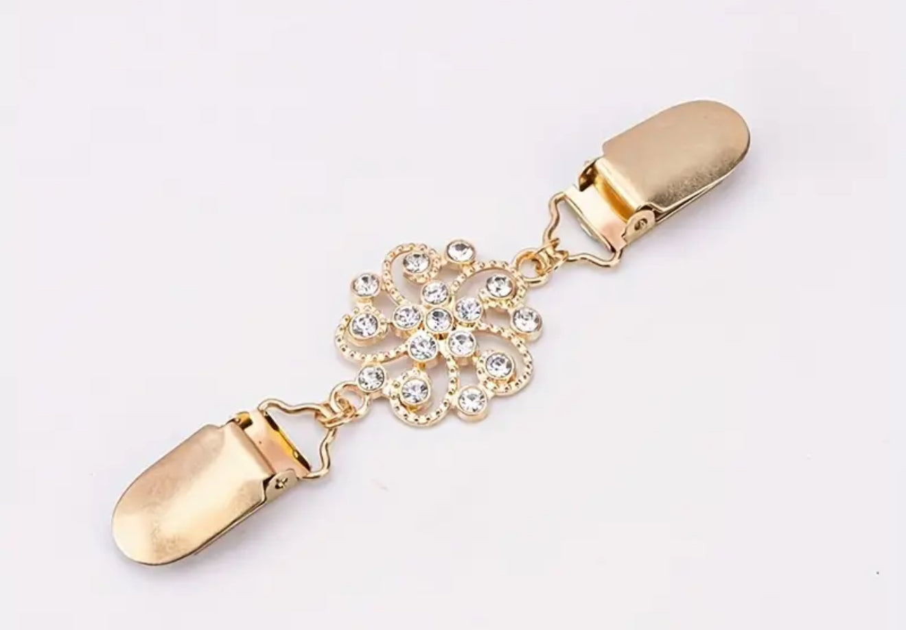 Adjustable brooch for kameez