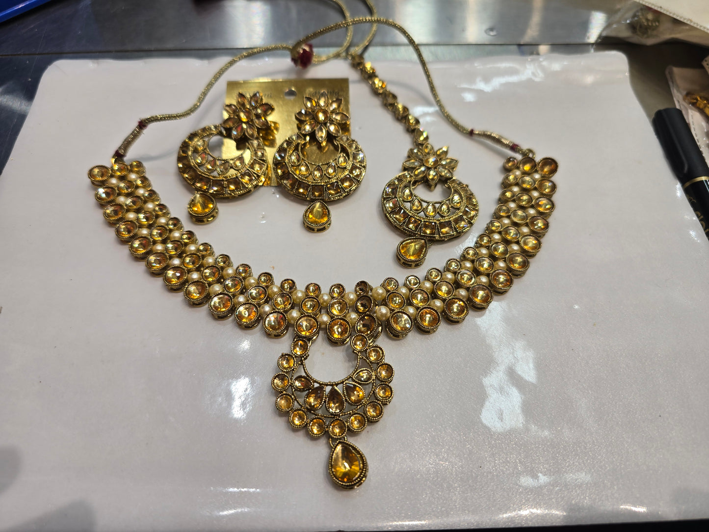 Beautiful designer necklace set with earring and bindi