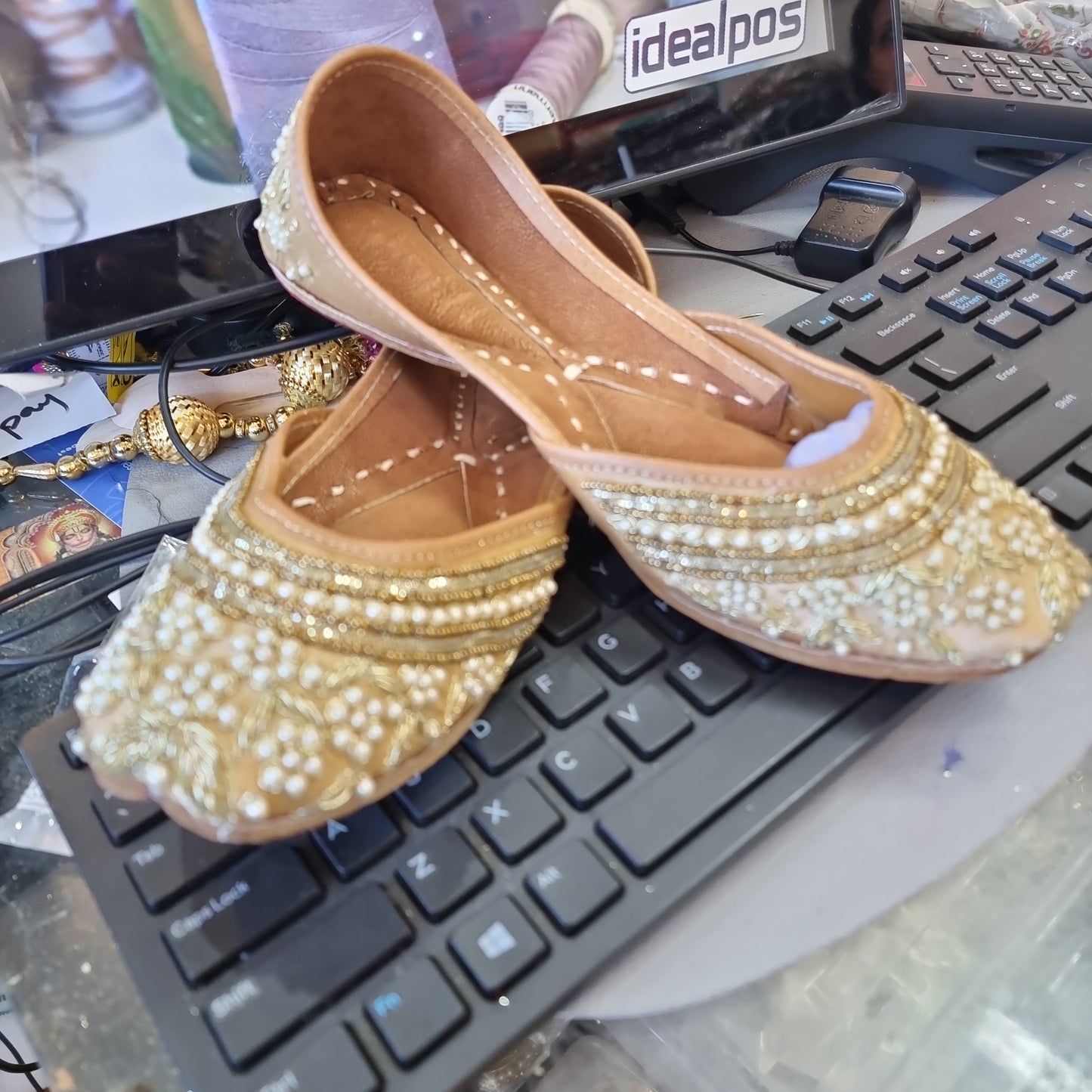 Beautiful designer jutti/shoes