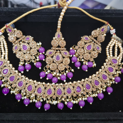 Beautiful necklace set with beads