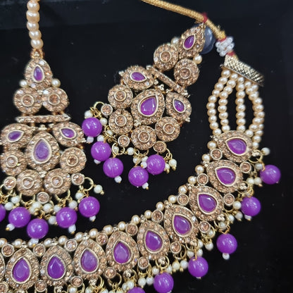 Beautiful necklace set with beads