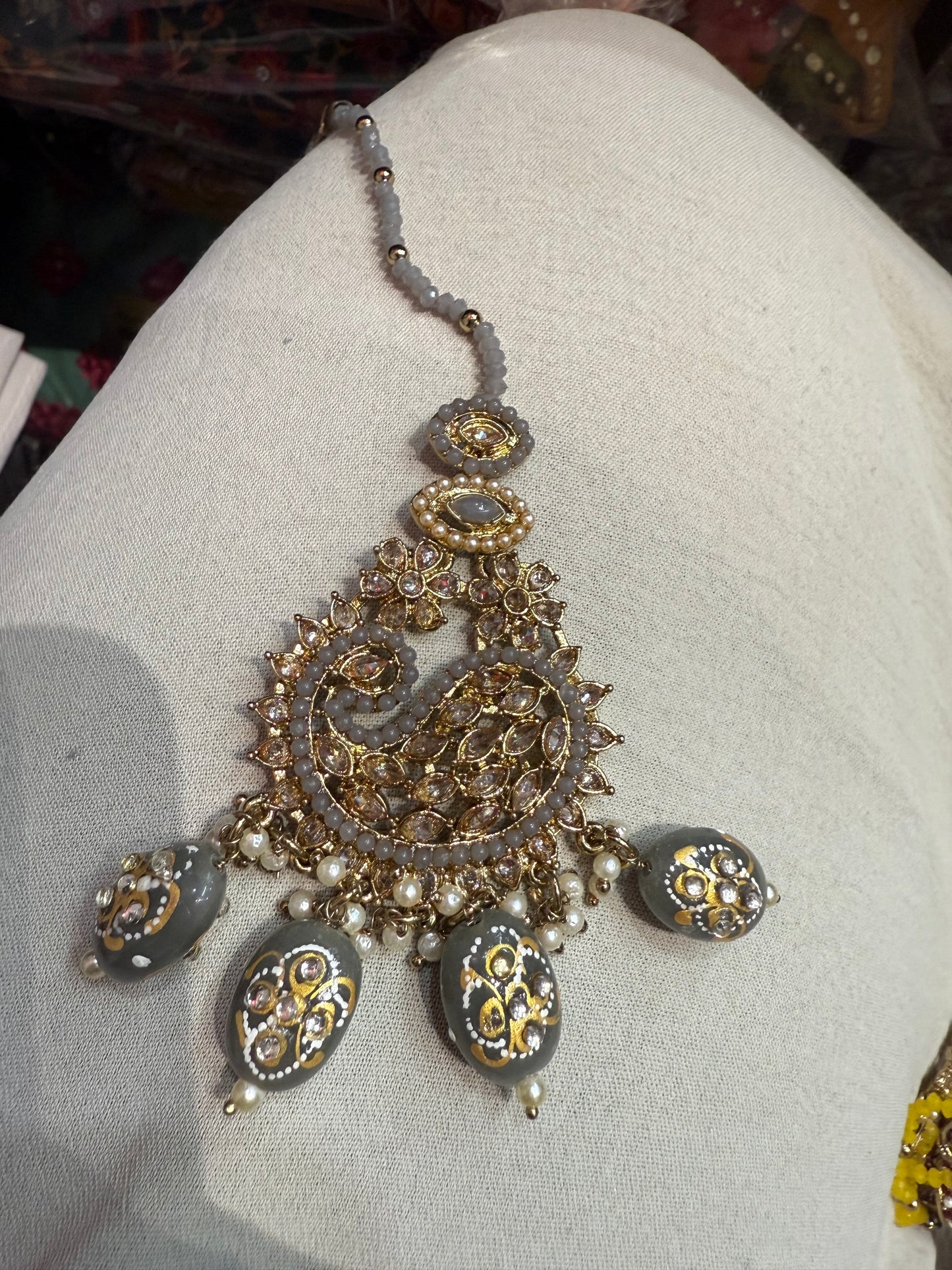 Beautiful designer bindi/tikka only