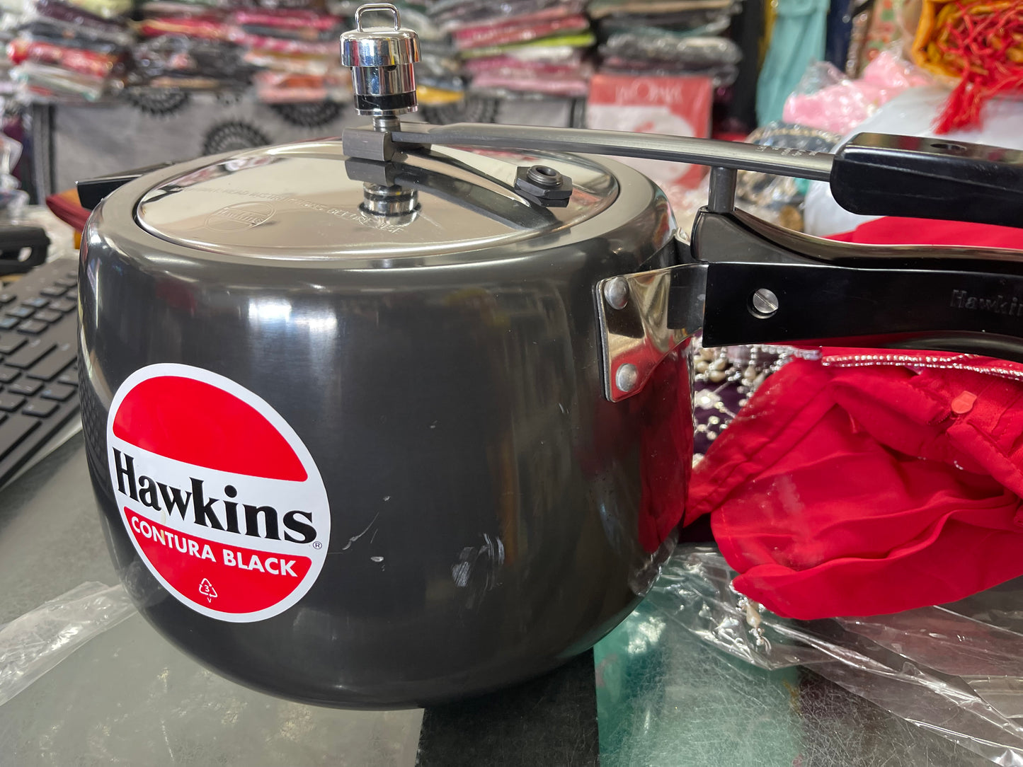 Hawkins CB65 Hard Anodised Pressure Cooker, 6.5-Litre, Contura Black