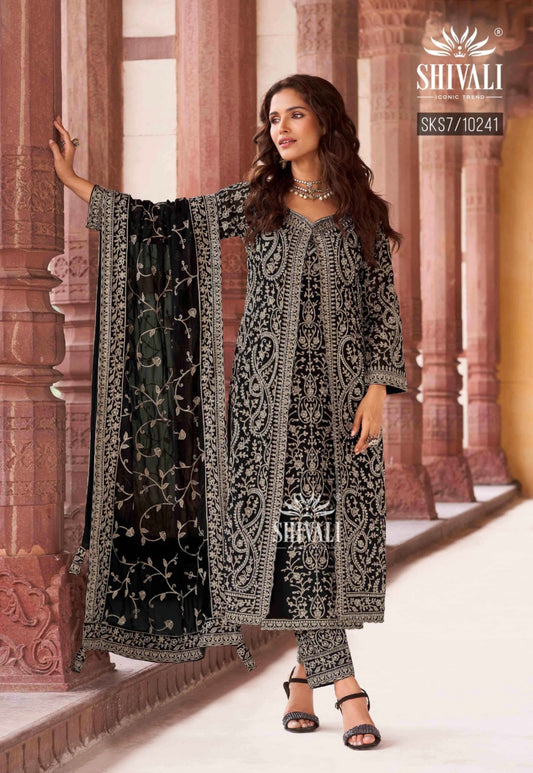 Beautiful designer Pakistan style suit