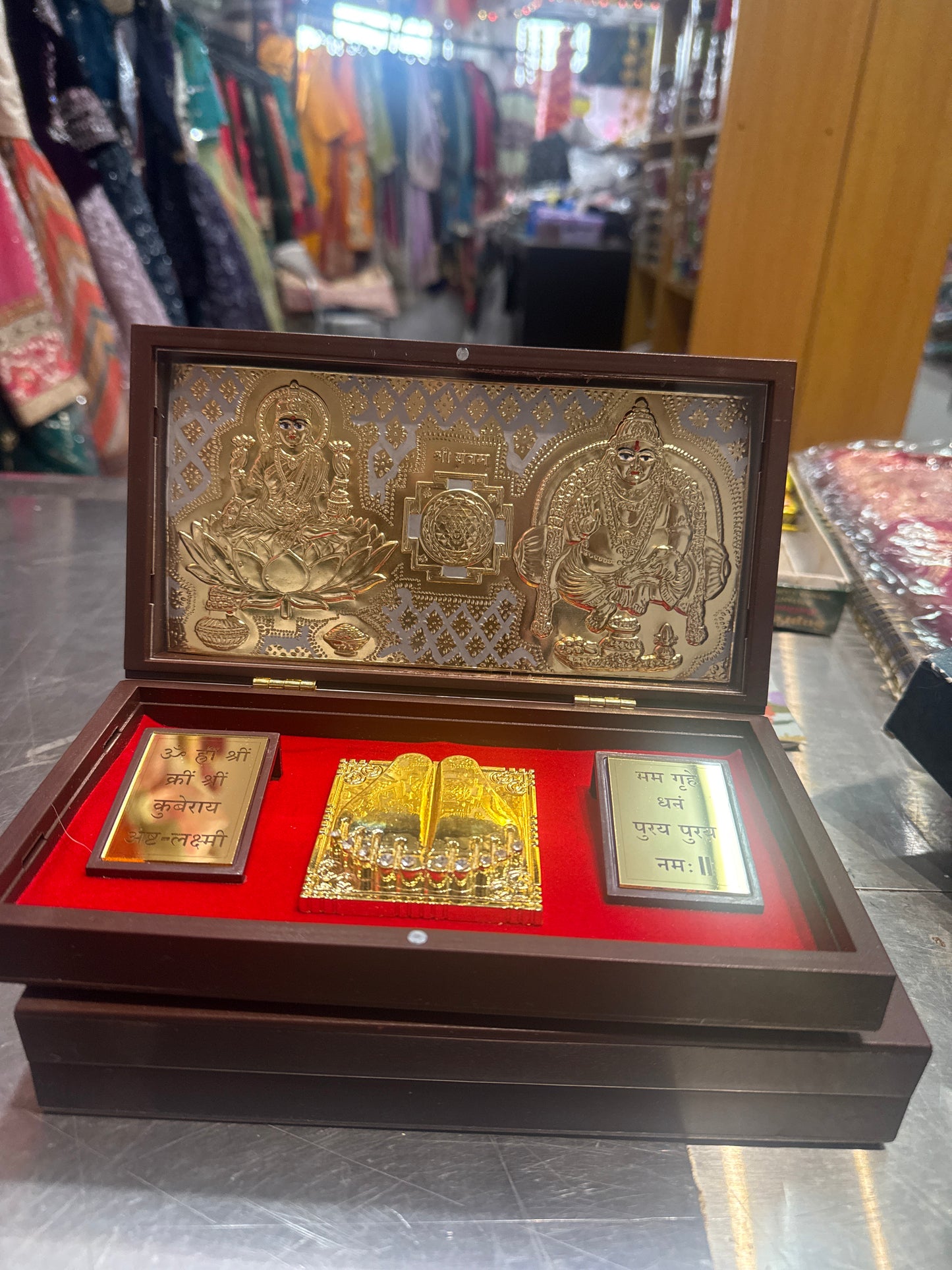Beautiful Gold Plated Shree Dhan Laxmi Kuber Charan Paduka Yantra | Devotional Prayer Box | Wooden Momento Decorative Showpiece Box Packing| Diwali Gifting Charan Paduka (Shree Dhan Laxmi Kuber)