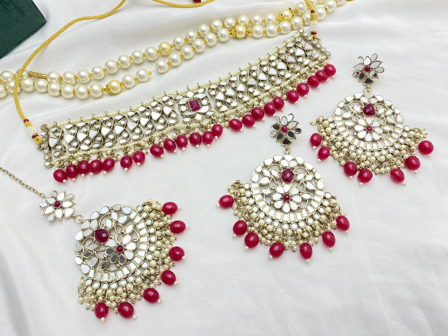 Beautiful designer necklace set mirror