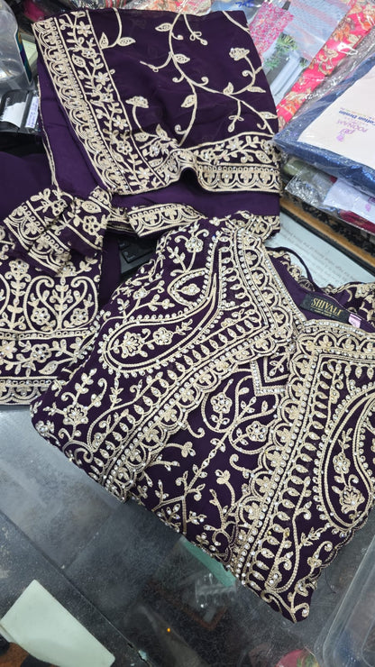 Beautiful designer Pakistan style suit