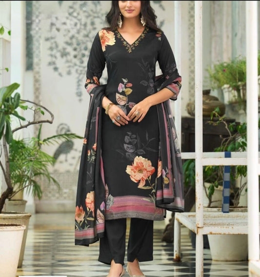 Beautiful designer Pakistani style suit