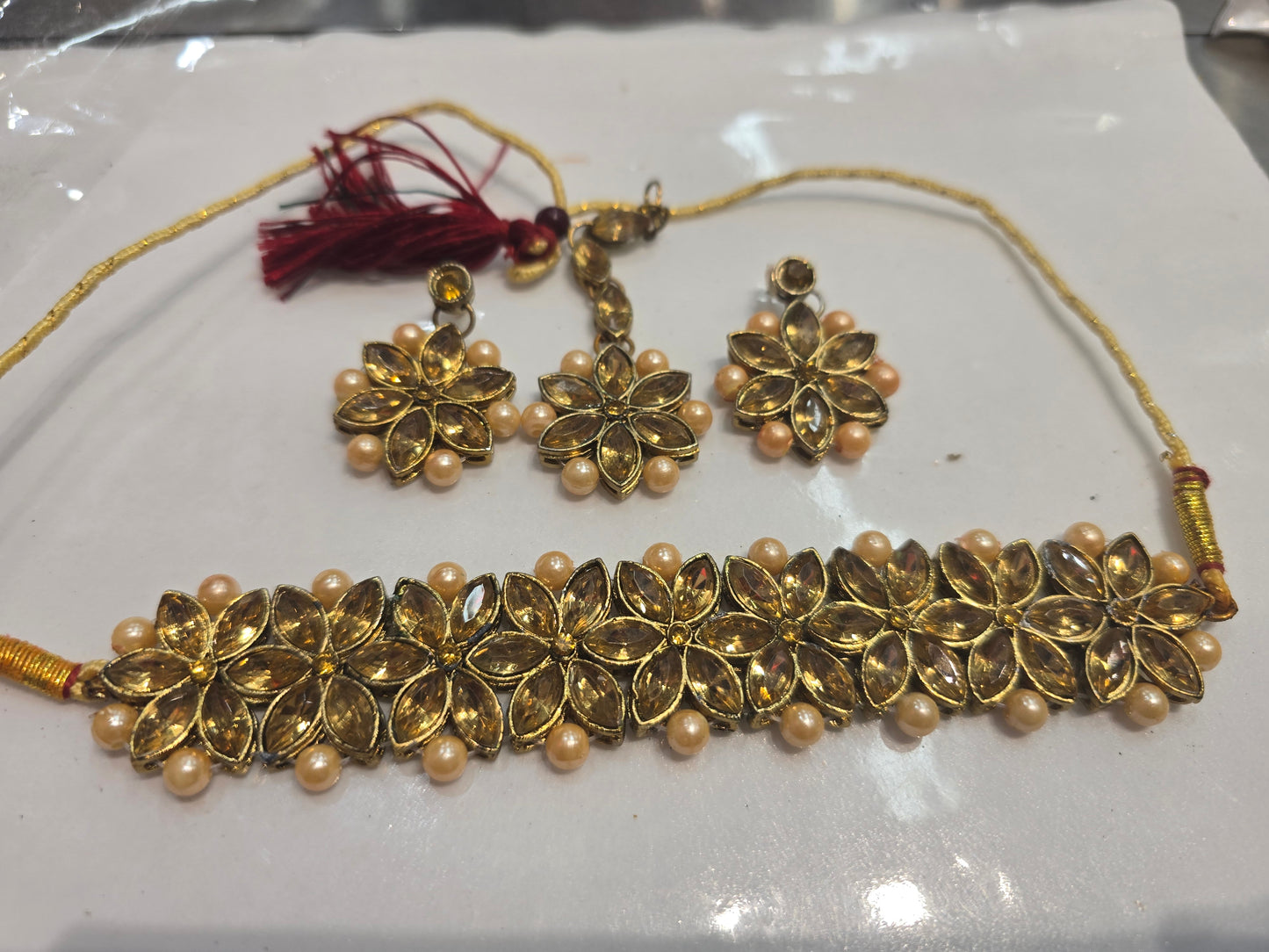Beautiful designer necklace set with earring and bindi