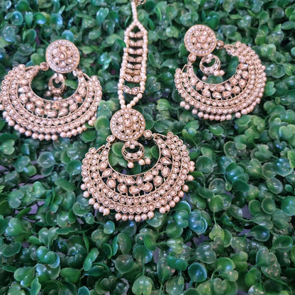 Beautiful designer oversized earing tikkah/bindi set