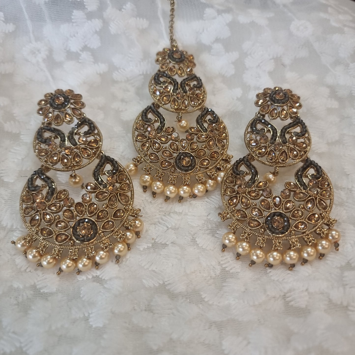 Beautiful designer earing with tikkah