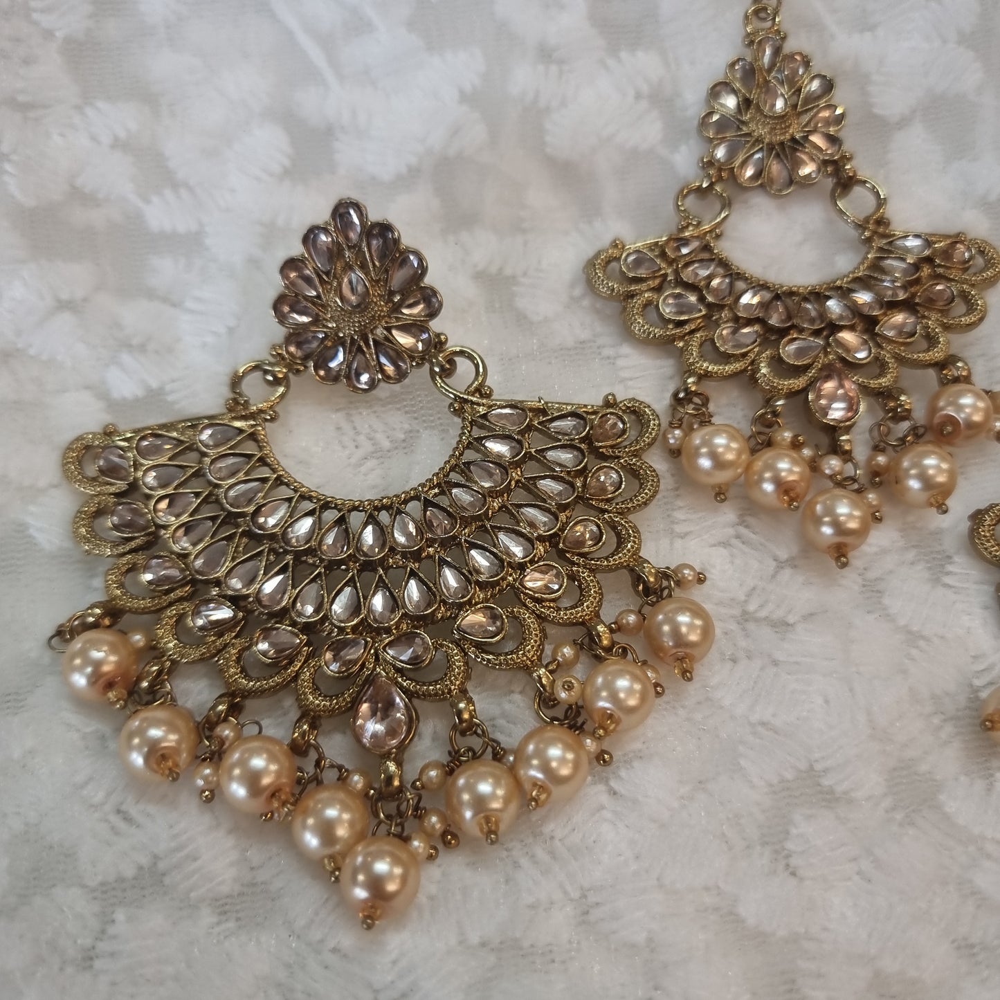 Beautiful designer earing with tikkah