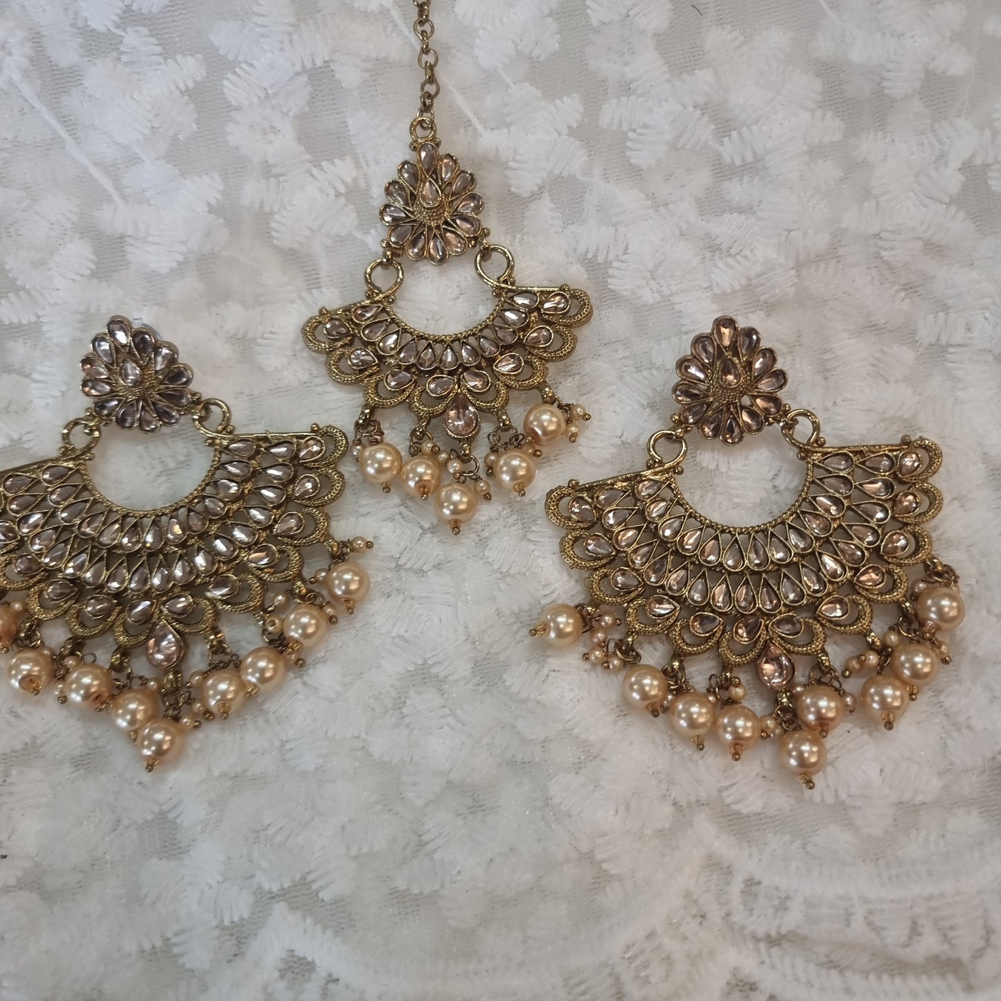 Beautiful designer earing with tikkah