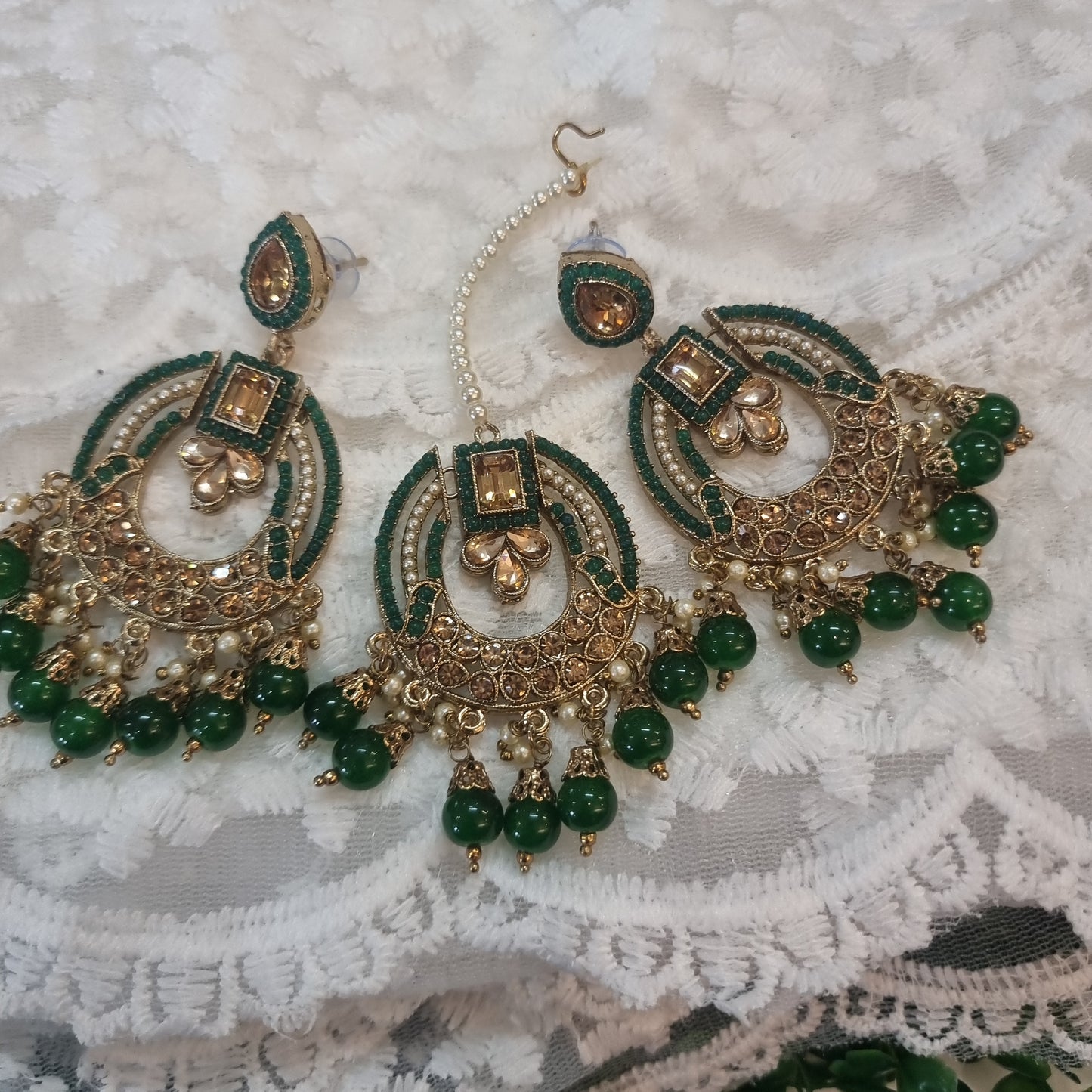 Beautiful designer earing with tikkah