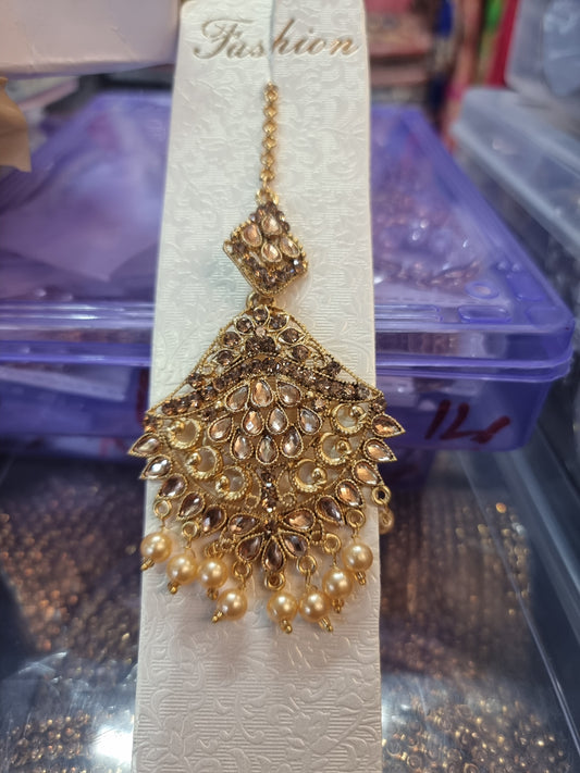 Beautiful designer bindi/tikka gold