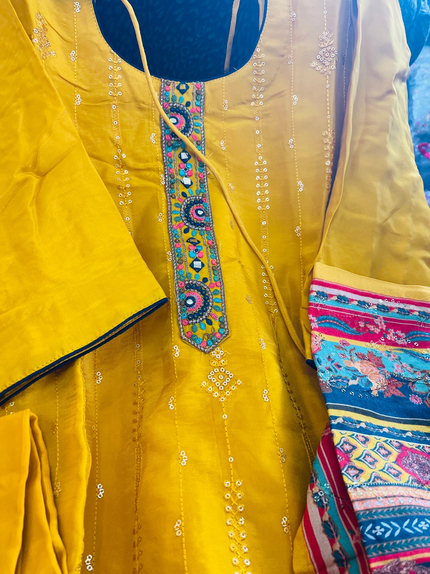 Beautiful designer ready to wear Pakistani style suit